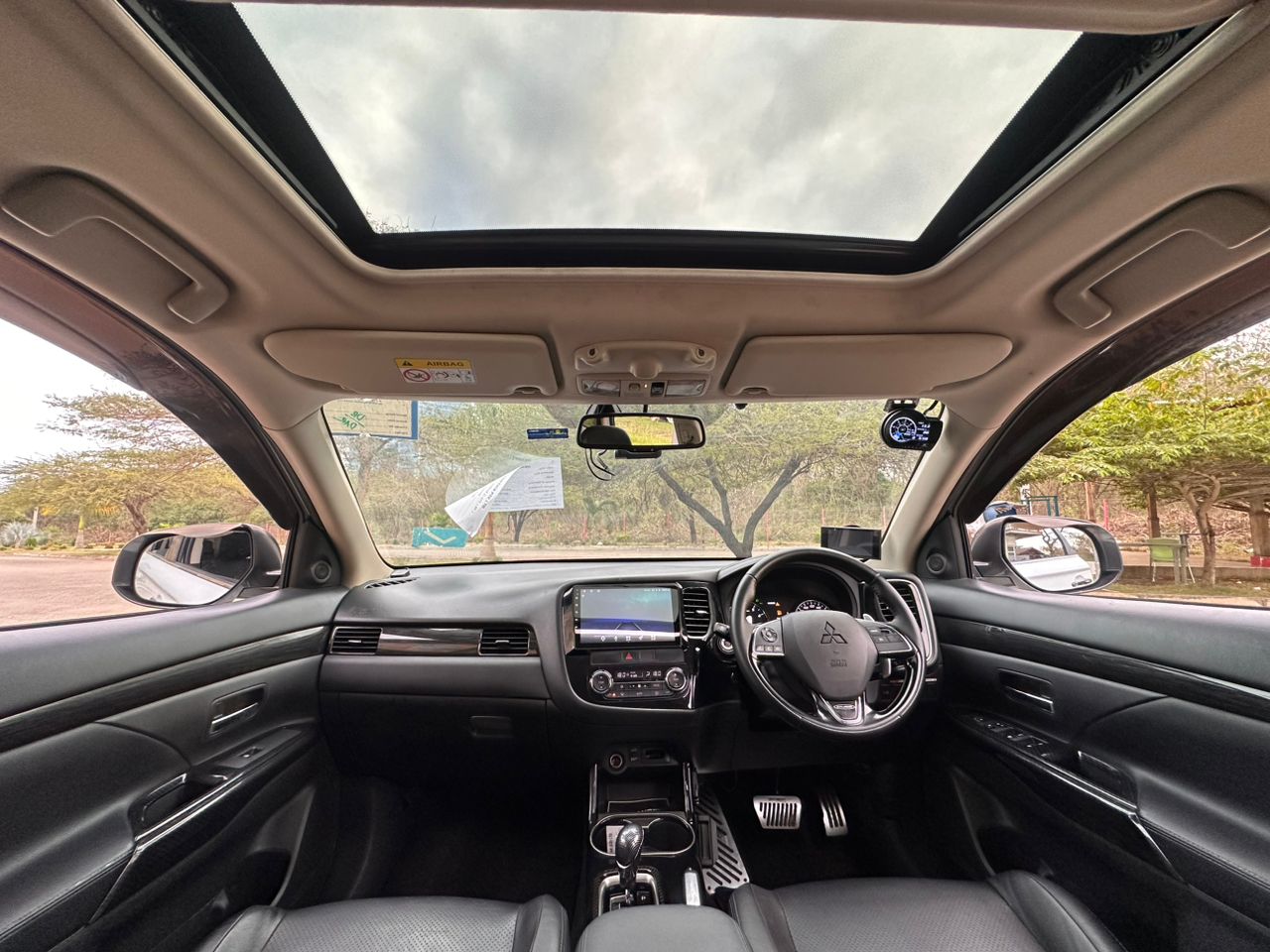 MITSUBISHI OUTLANDER thumbnail 5